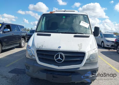 2015 Mercedes-Benz Sprinter 2500 Normal Roof z USA, uszkodzony, nr VIN WD3PE7CC5FP123611